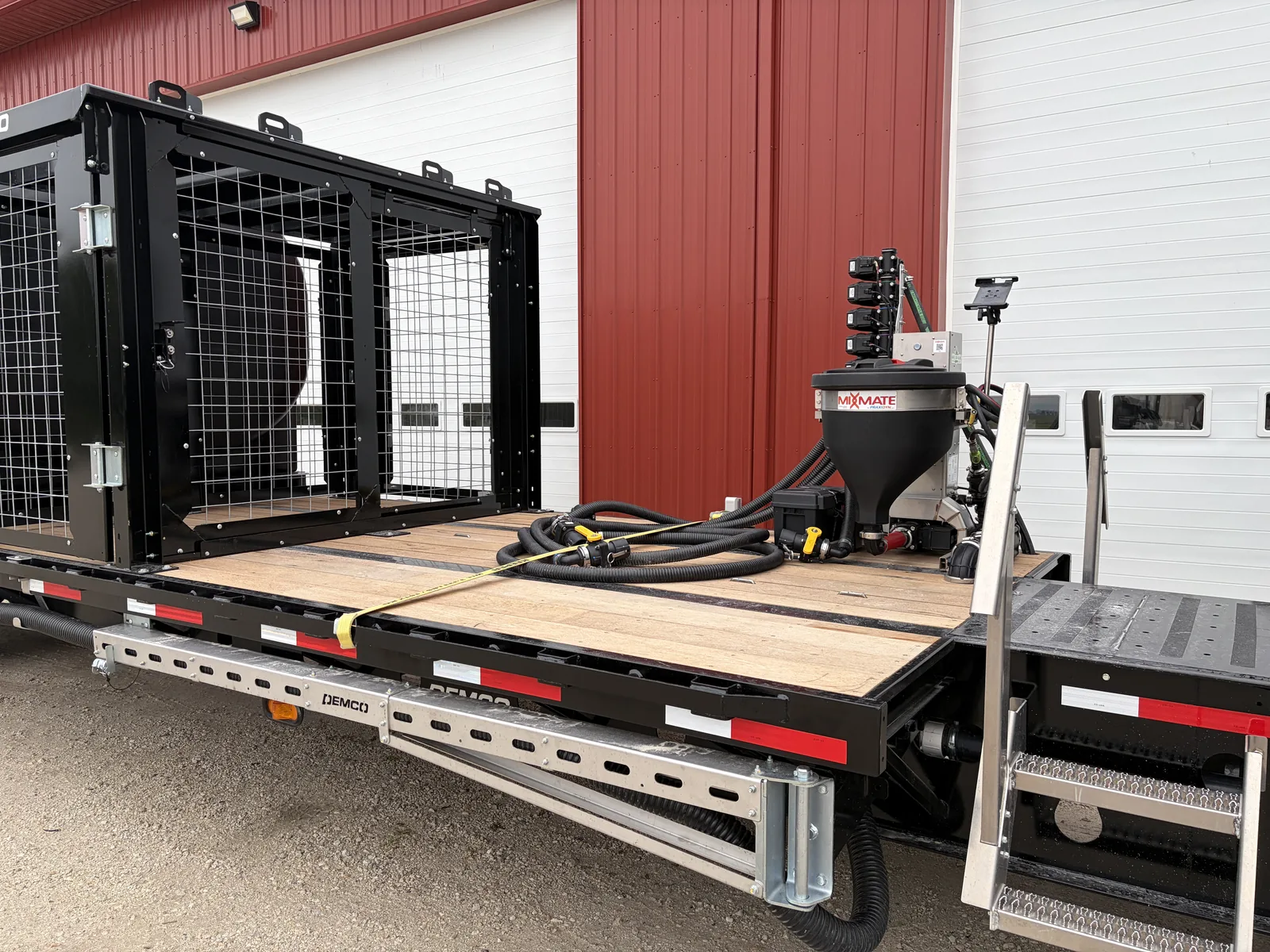 Caged tote bay beside the inductor, tablet mount on the deck