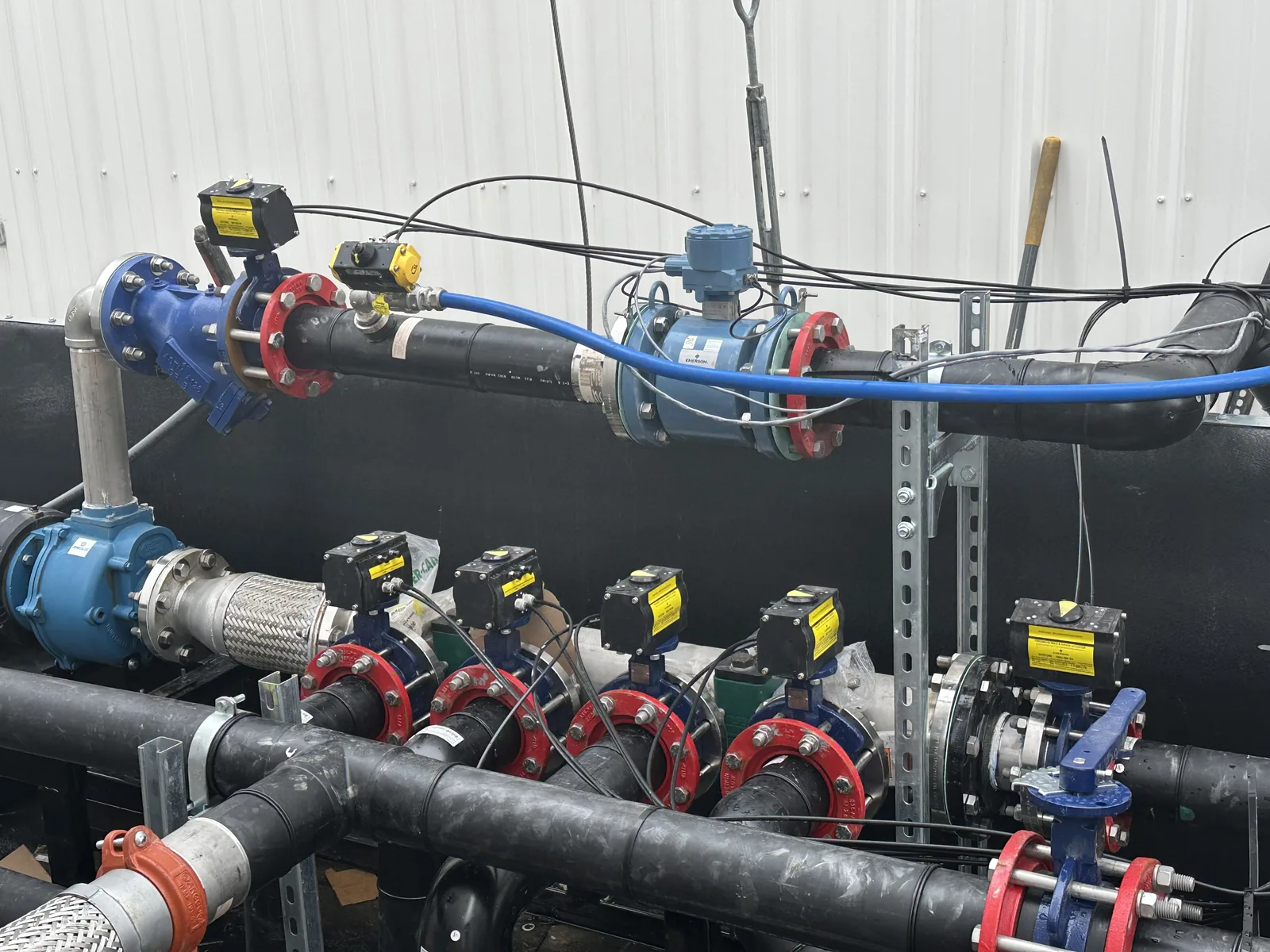 Automated 3-inch valves and a mass flow meter on the bulk lines