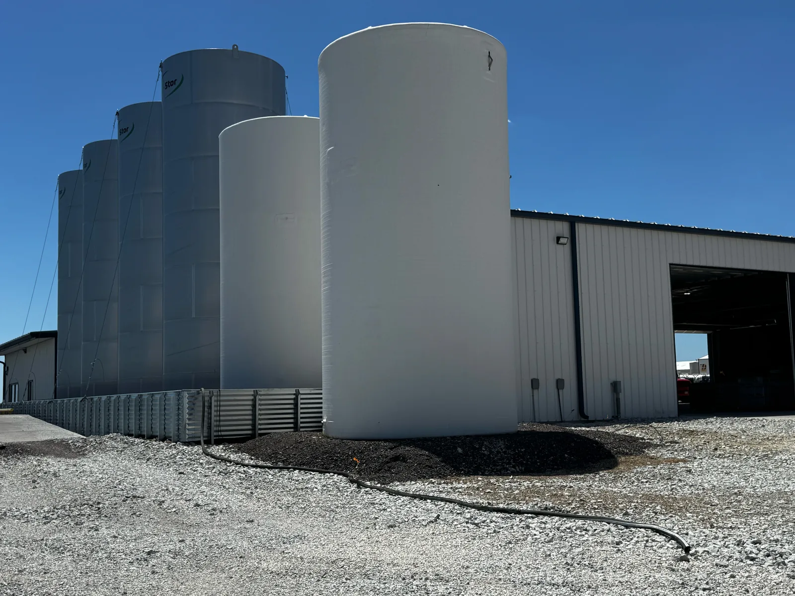 Outdoor bulk storage feeding the plant