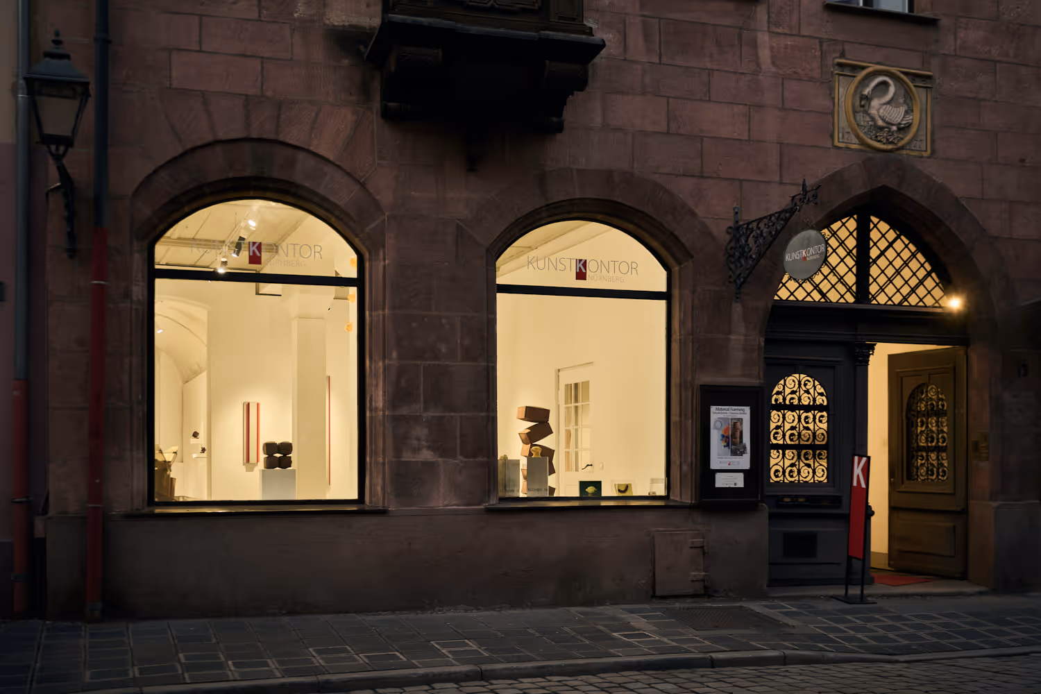 Eingang der KunstKontor Galerie in Nürnberg.