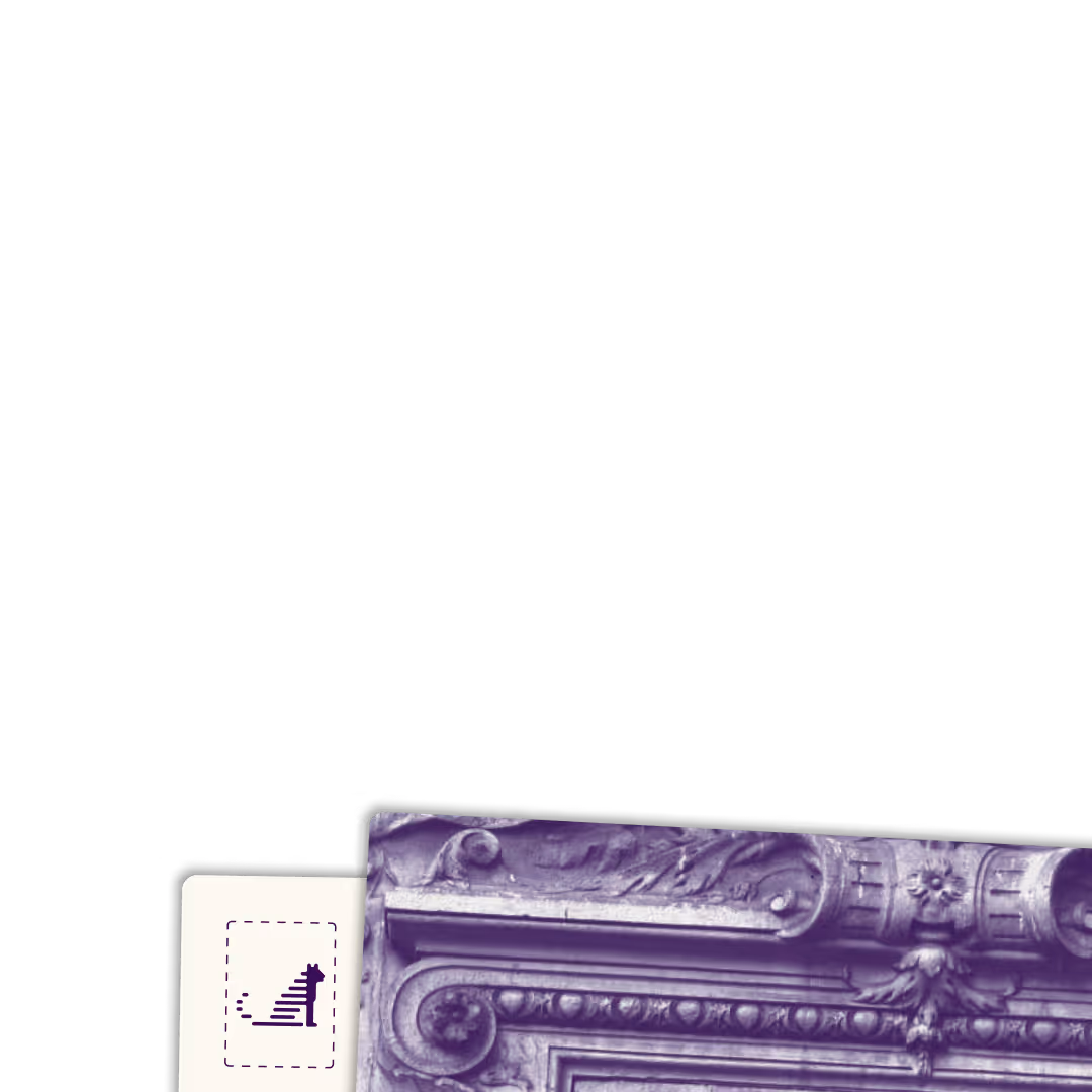 Carte postale avec un détail architectural orné en violet et un logo de kangourou stylisé.