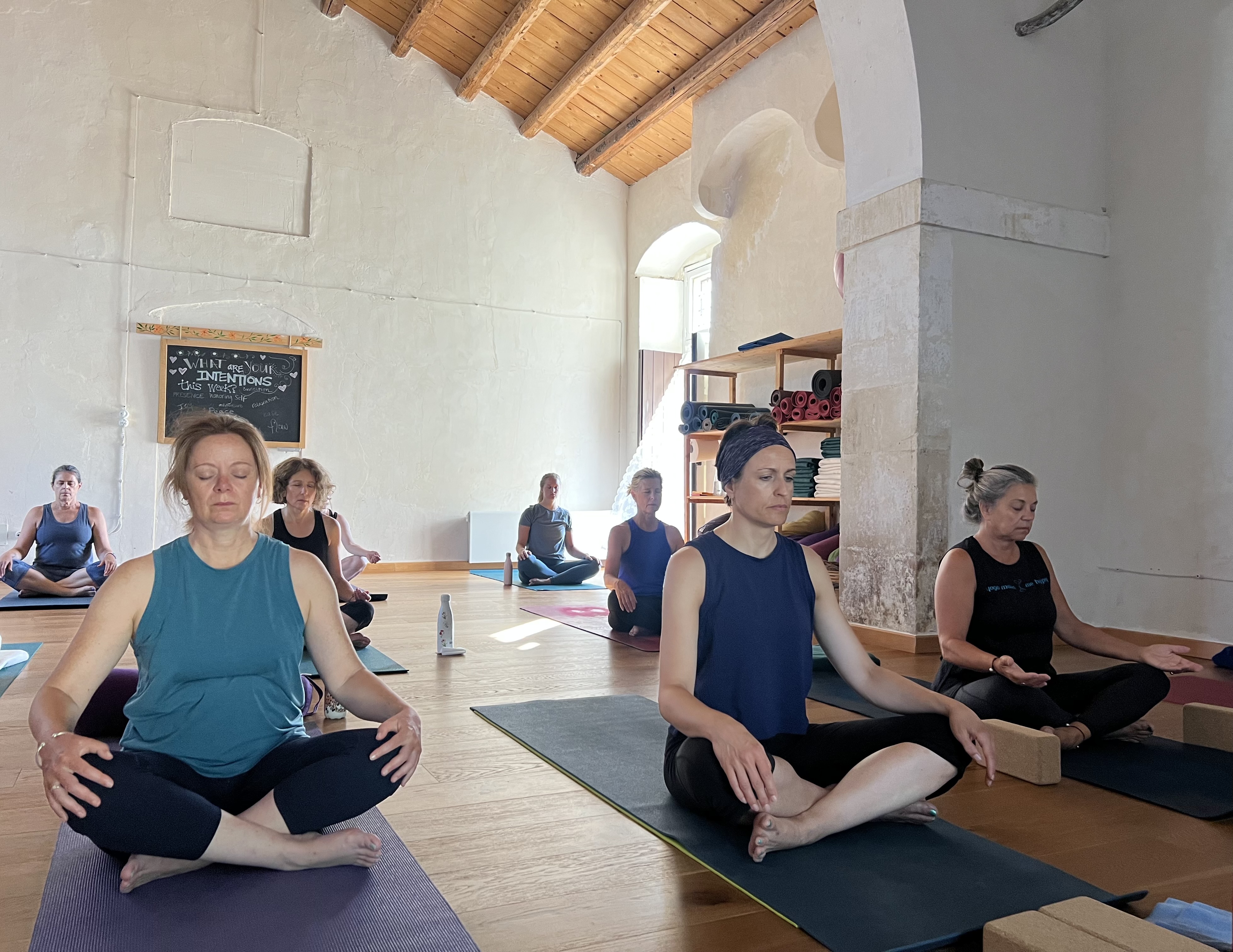 image of people working out (for a gym)