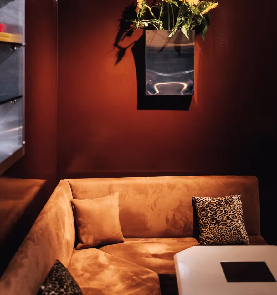 An intimate atmosphere and seventies design at Hotel Château d’Eau, a charming 4-star hotel located in the 10th arrondissement of Paris.