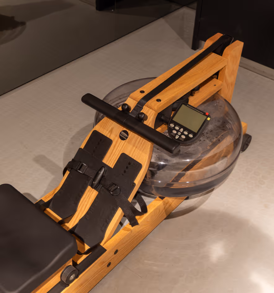 High-end sports equipment, a water resistance rower, installed at Hôtel Château d’Eau, your 4-star hotel in the 10th arrondissement.