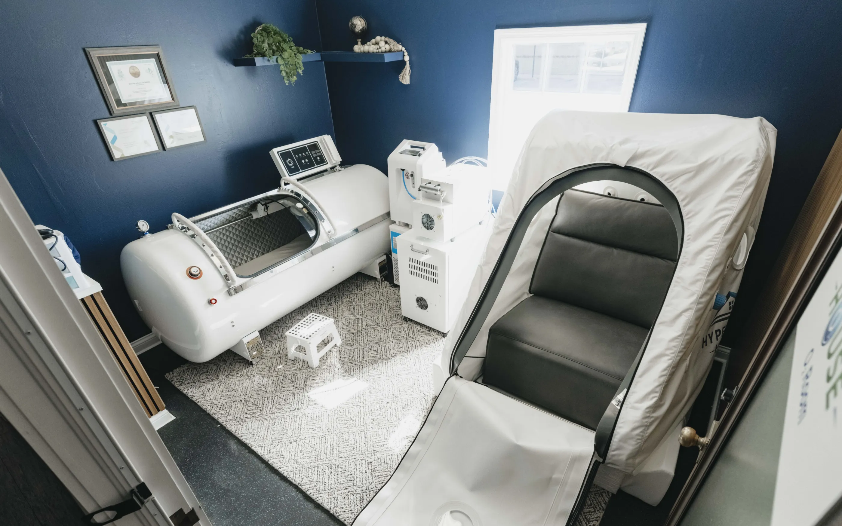 Hyperbaric House's "Oxygen Room" showing the medical 2.0 ATA hard-shell and the mild 1.3 ATA soft-shell chambers