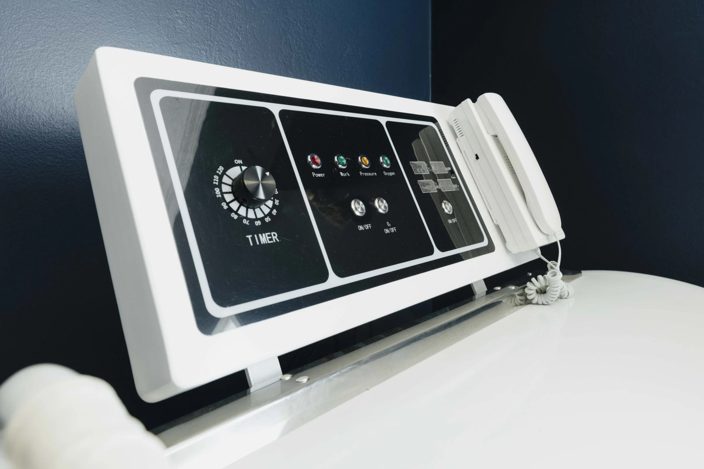 Hyperbaric House's medical 2.0 ATA hard-shell oxygen control panel.