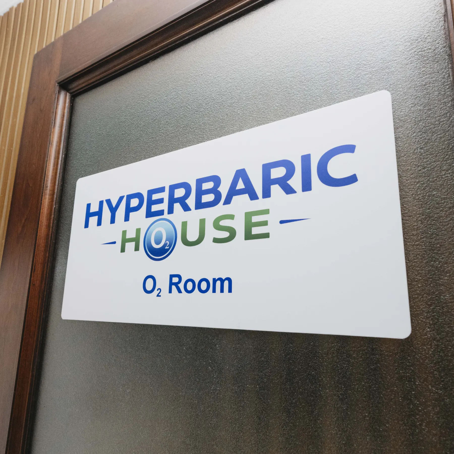 Hyperbaric House' O2 room signage on the door.