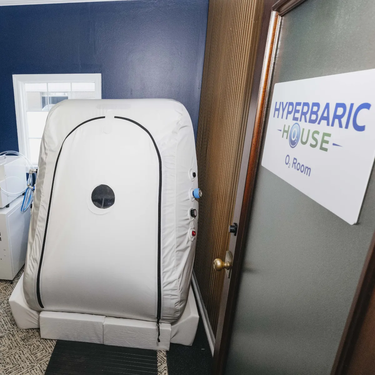 Hyperbaric House's mild 1.3 ATA chamber while sealed up in use