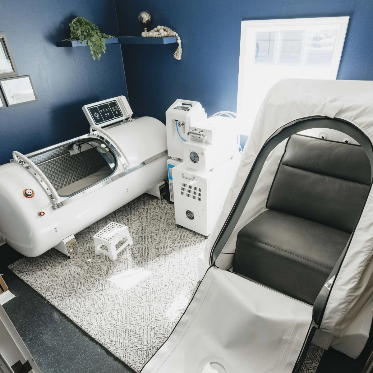 Hyperbaric House's "Oxygen Room" showing the medical 2.0 ATA hard-shell and the mild 1.3 ATA soft-shell chambers