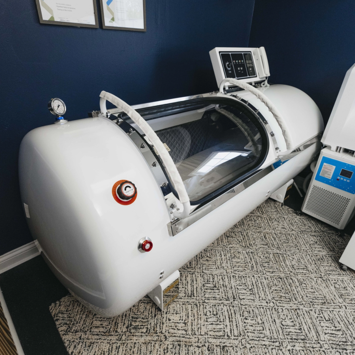 Hyperbaric House's medical 2.0 ATA hard-shell exterior with oxygen machine.
