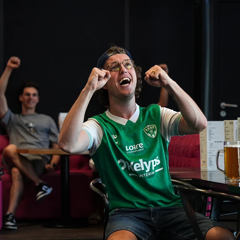 Supporter de l'ASSE à Inside Park pendant la diffusion d'un match