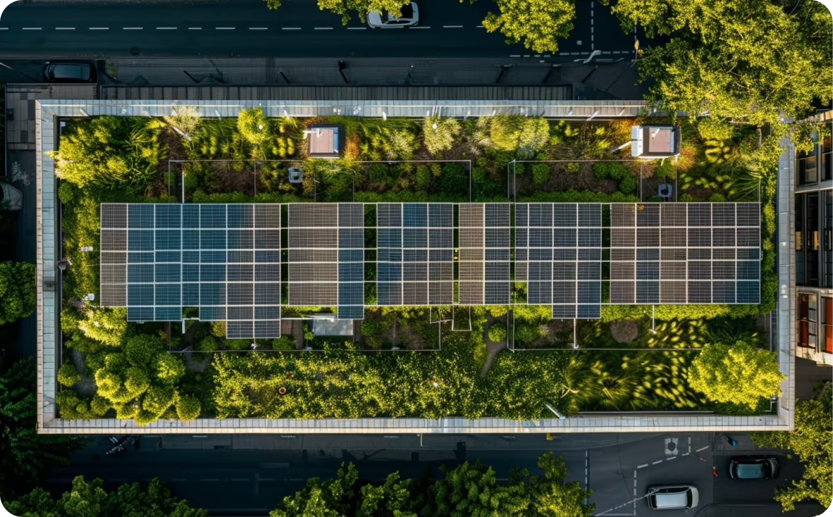 Mehrfamilienhaus mit großflächiger PV-Anlage. Solarpflicht für Deutschland? Die Faktenlage im Überblick - PV-Fachwissen von metergrid