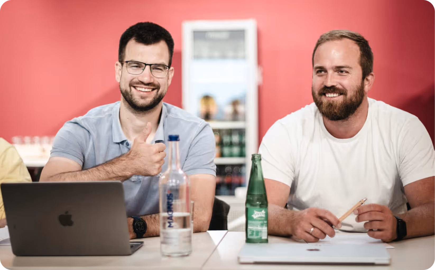 metergrid Offsite Team Event im Harz 2024: Lächelnde Kollegen bei spannenden Diskussionen und Workshops