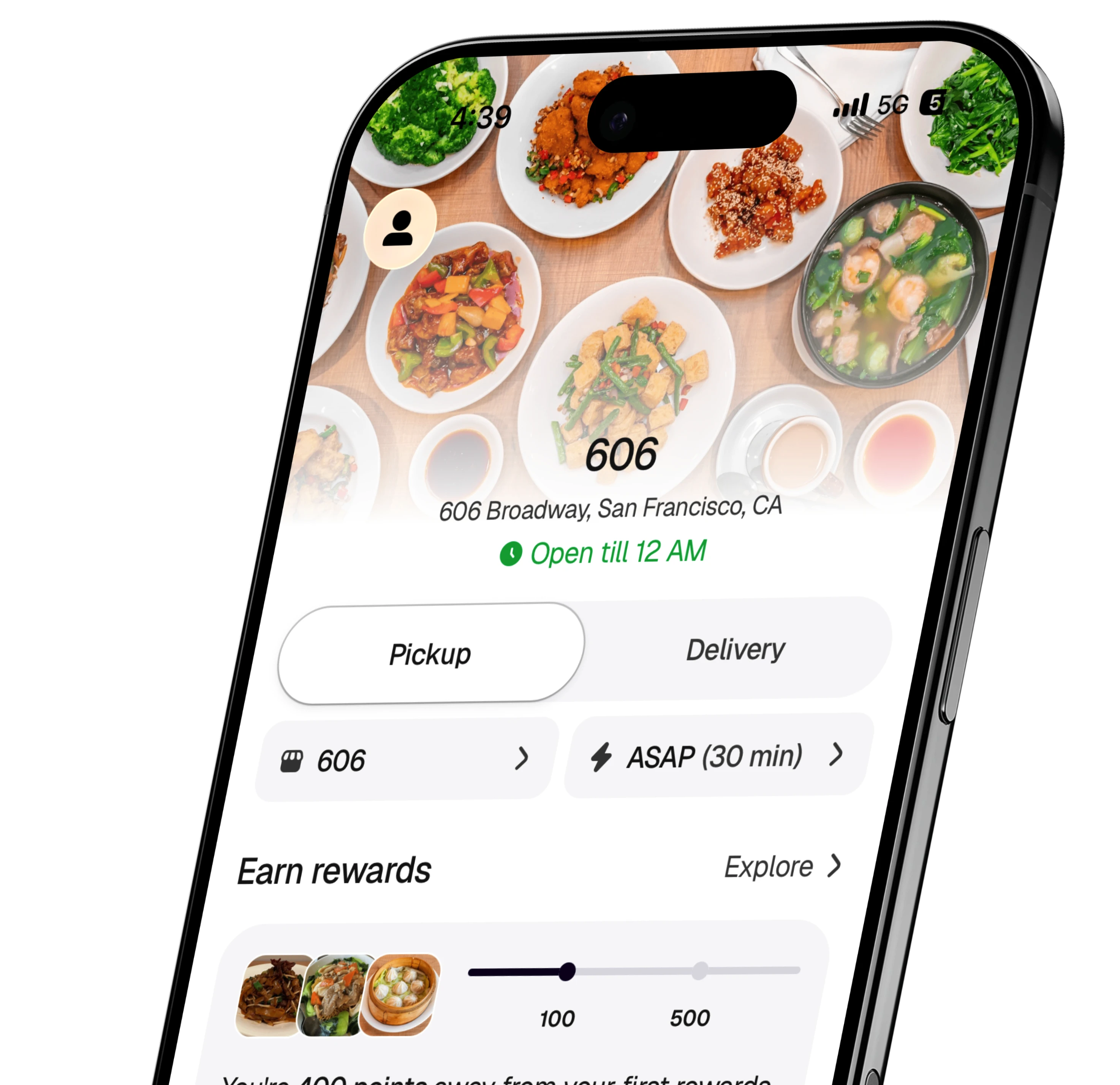 Mobile app screen showing Hawking Bird restaurant with fried chicken sandwich image, options for pickup or delivery, scheduled pickup, and a rewards progress bar indicating 400 points needed for first reward.