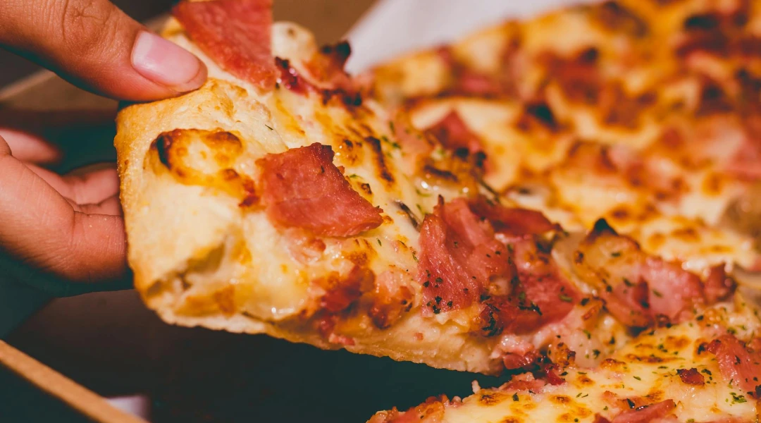 Une part de pizza