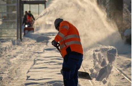 Winter safety checklist: A practical guide for yards, warehouses, and outdoor workers