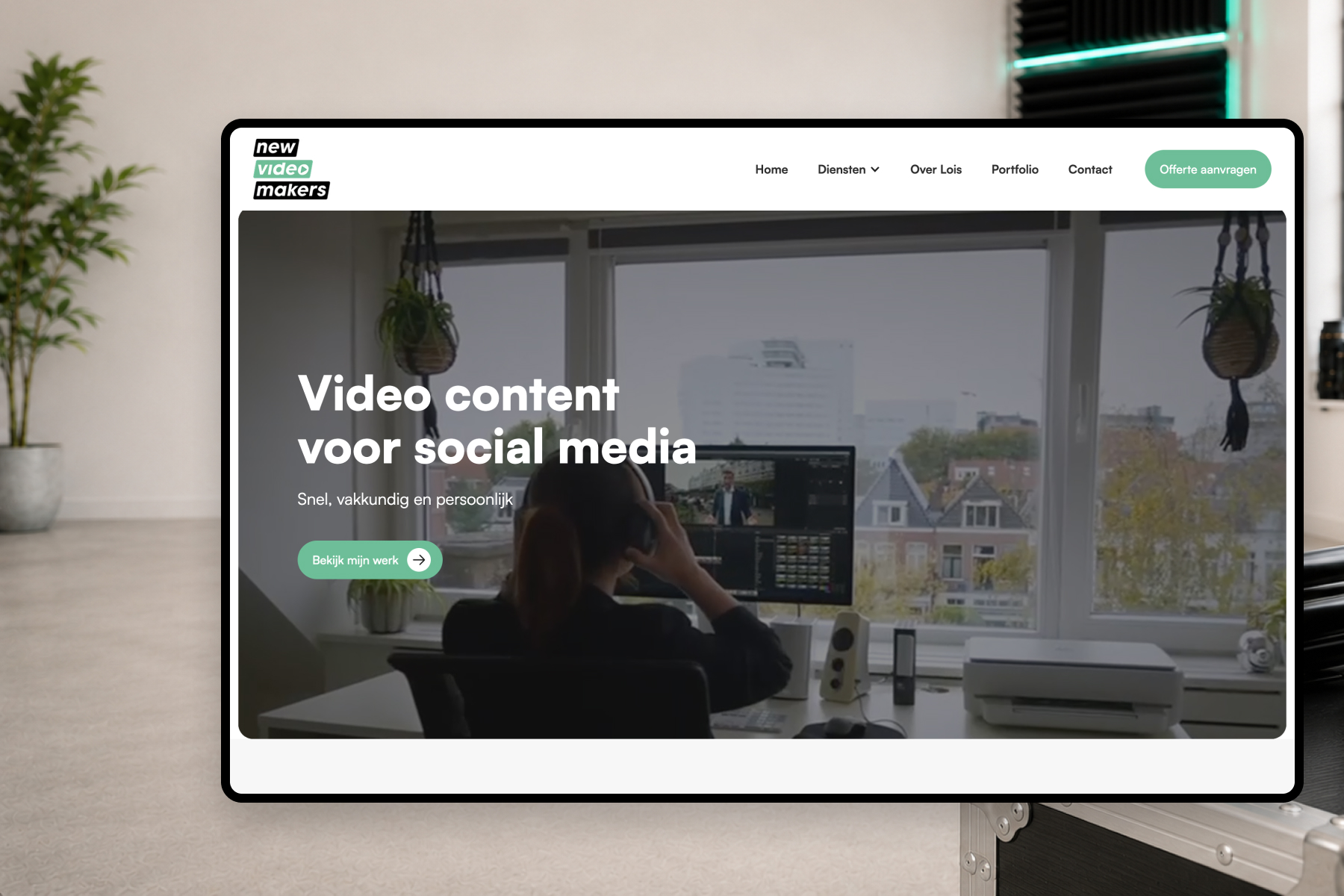 Webflow website van New Videomakers in een kantooromgeving
