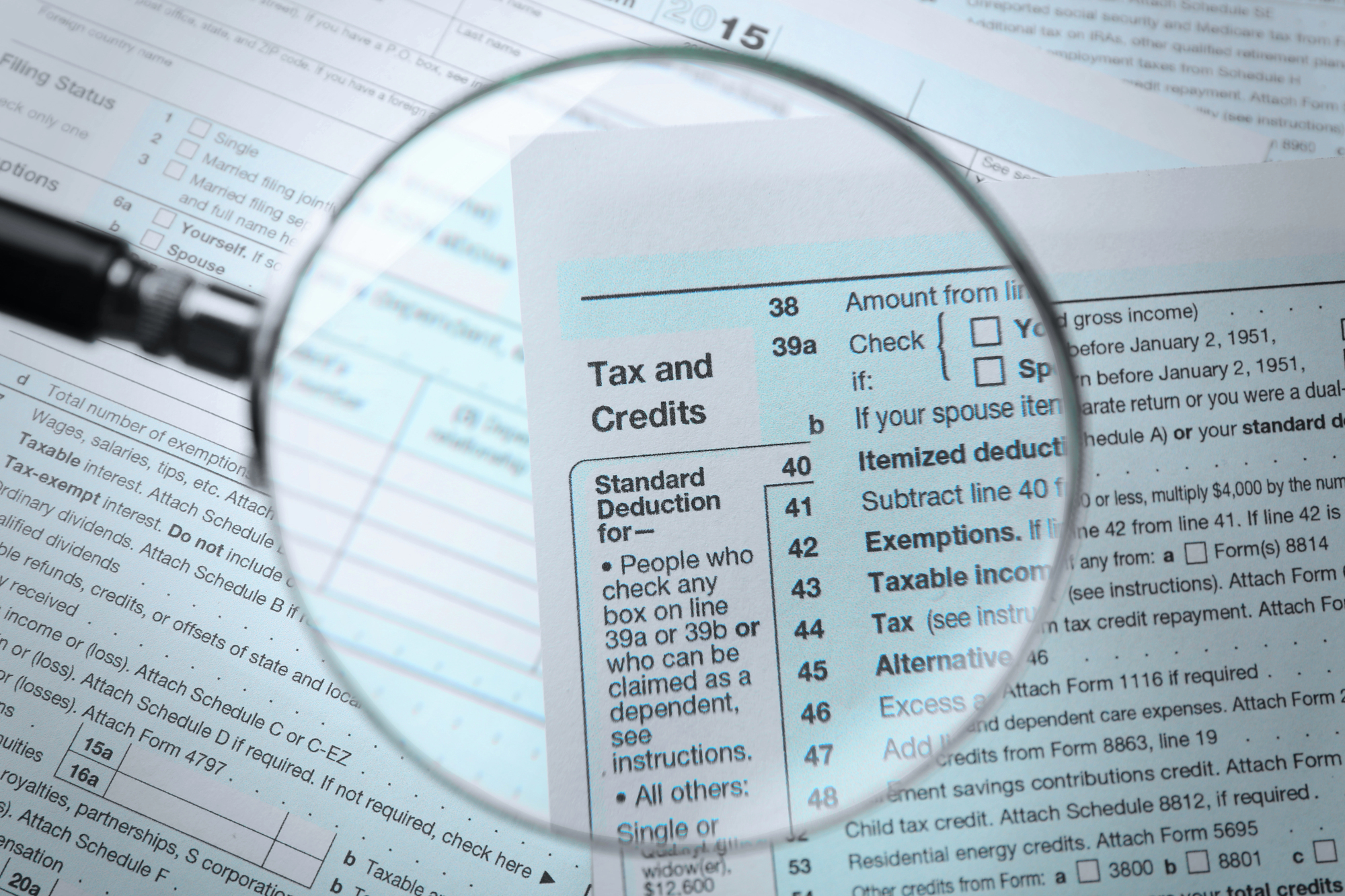 Accountant preparing and filing payroll taxes for a Jacksonville business