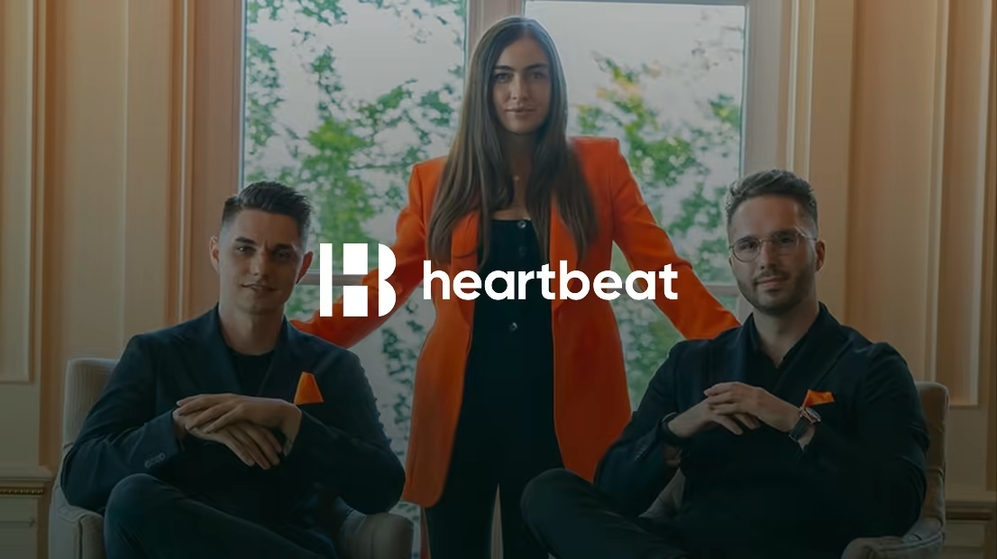 Heartbeat-Logo vor dem Gründerteam