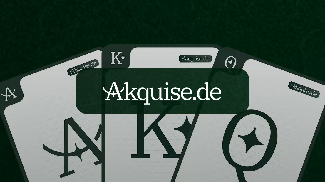 Akquise.de-Logo auf grünen Spielkarten