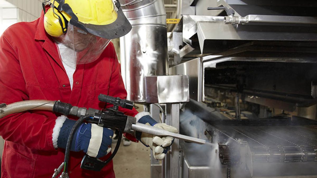 DRYICEBLASTING_INDUSTRIES_FOODBEVERAGE_GENERALQUIPMENTCLEANING-6-1200x675