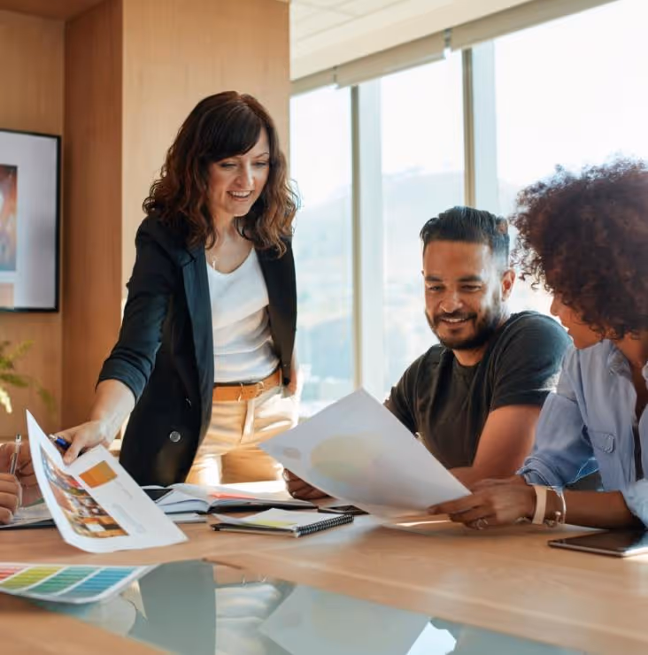 Collegues discuss packaging