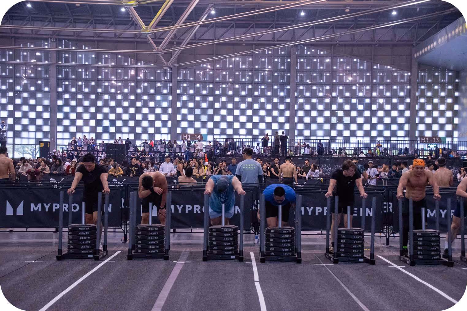 Participantes en la carrera Hyrox
