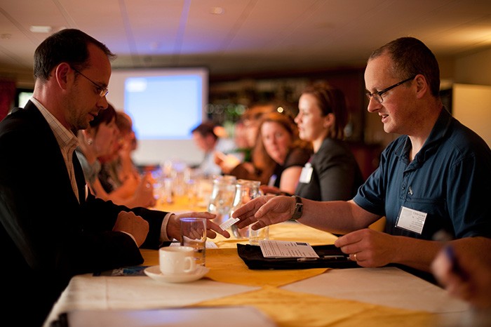 Speed Networking Géant, équipes en action pendant l'activité