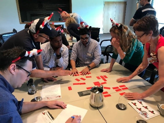 Cluedo Géant, équipes en action pendant l'activité