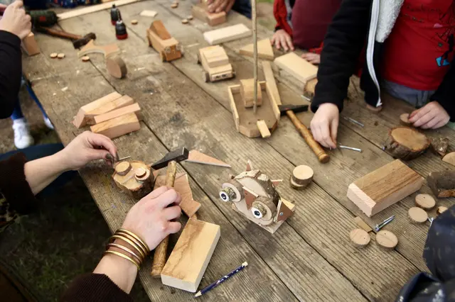 Atelier sculpture sur bois, matériel et mise en place dans vos locaux