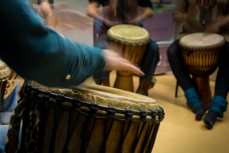 Atelier Percussions, moment de cohésion d'équipe réussi