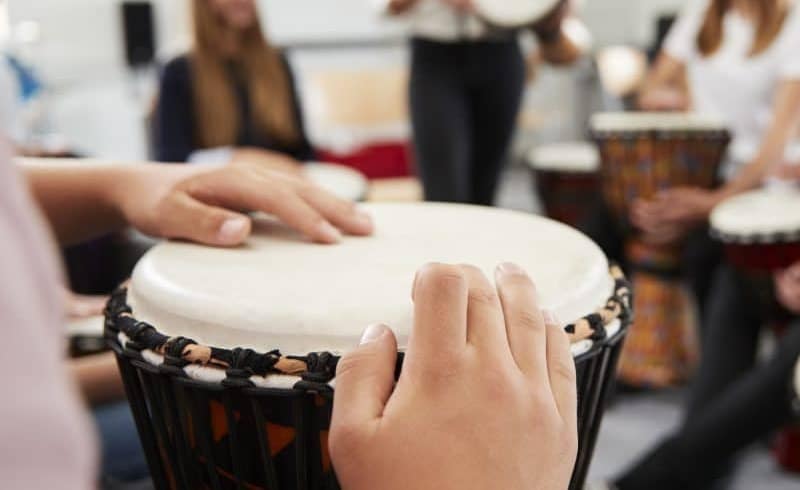 Atelier Percussions, équipes en action pendant l'activité