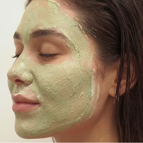 Peeling professionale del viso per acne di II grado — protocollo progressivo per ridurre l'infiammazione e migliorare la texture della pelle in ARCHIVIA