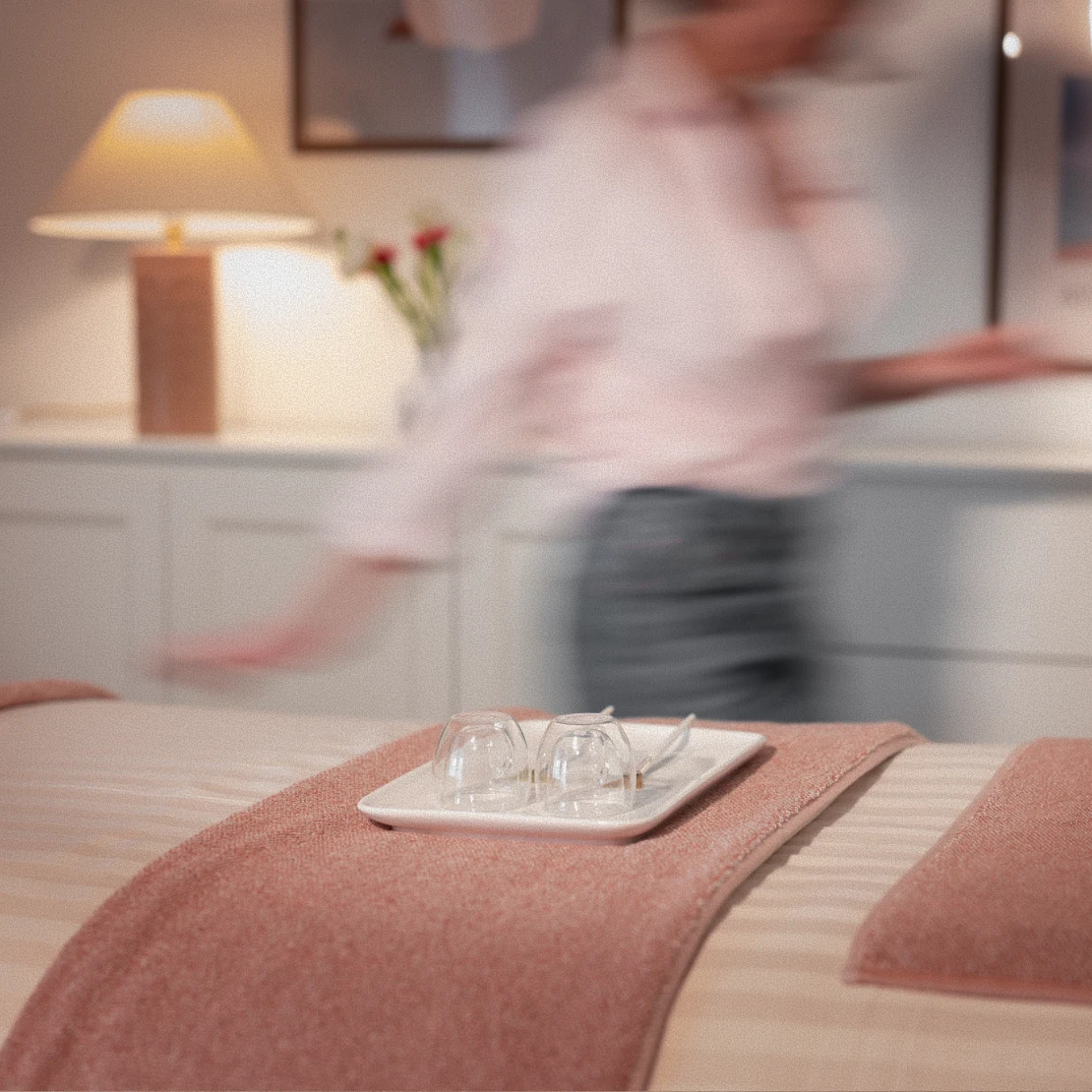 Interno dello studio di dermoestetica ARCHIVIA a Perugia — ambiente spazioso, illuminazione calda e tonalità naturali, progettato per il comfort durante i trattamenti viso