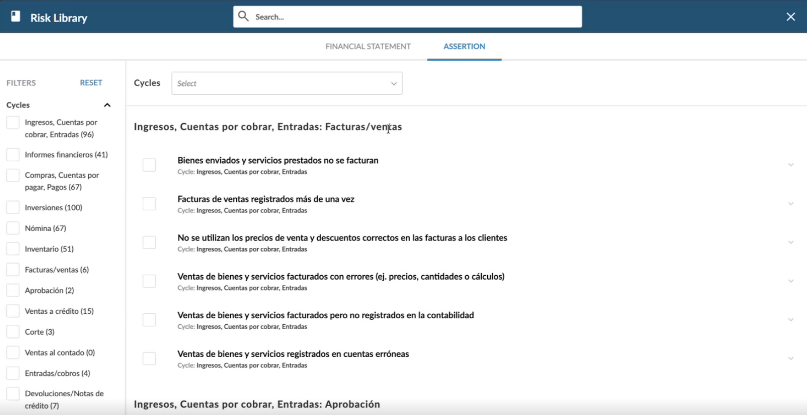 The Risk Library in Caseware displaying text in Spanish.