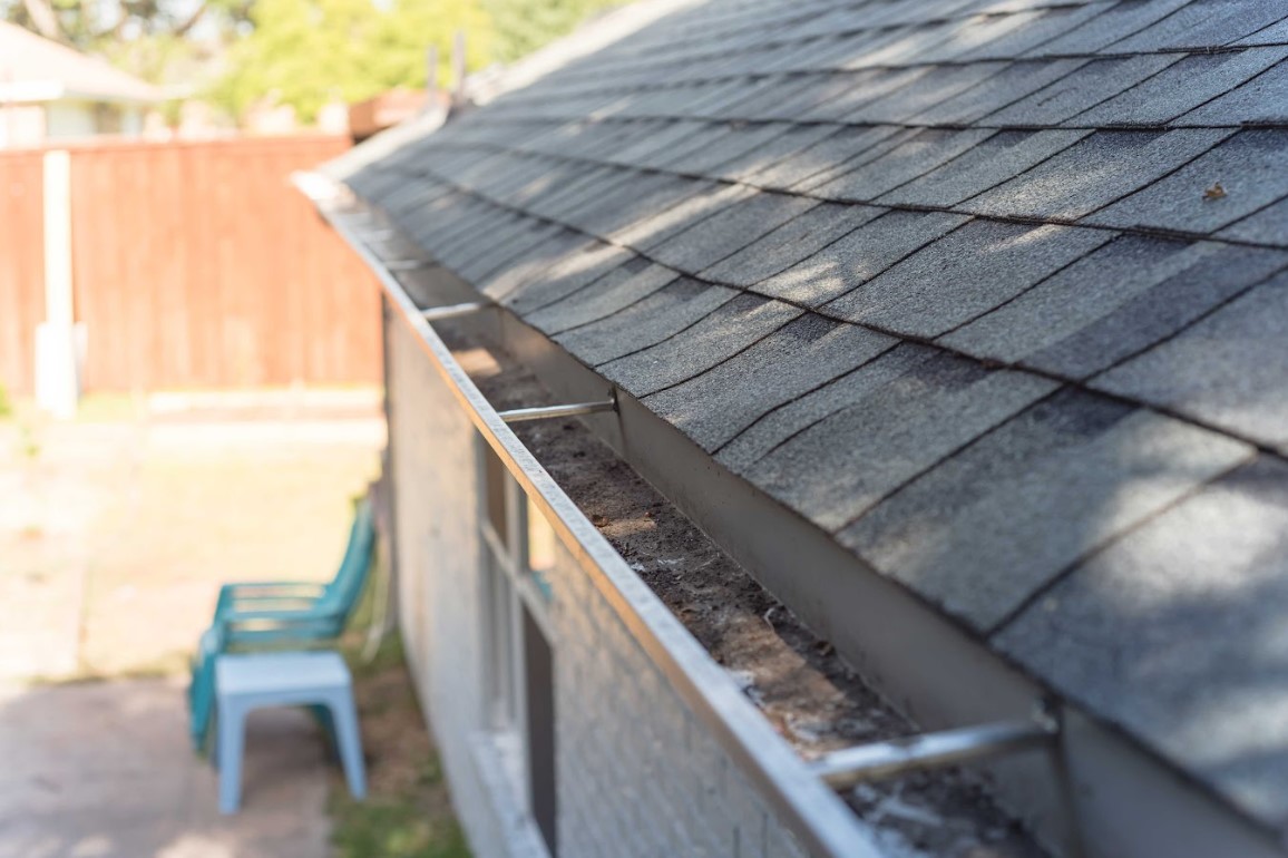 gutter cleaning in Fullerton