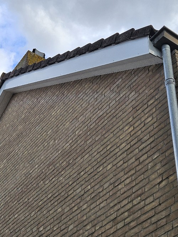Dakranden van hardschuim in Etten-Leur