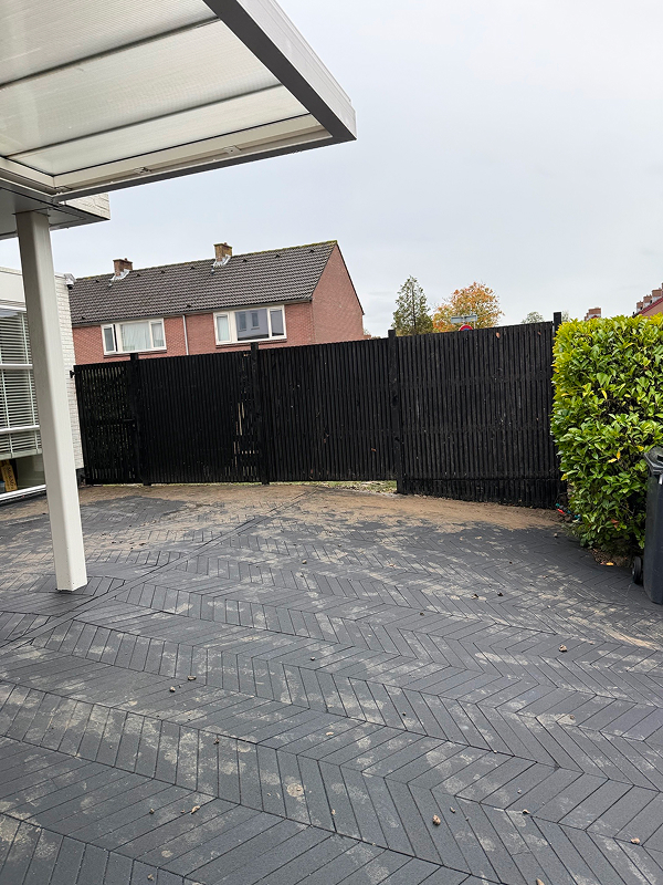 Schutting met poort in Goes
