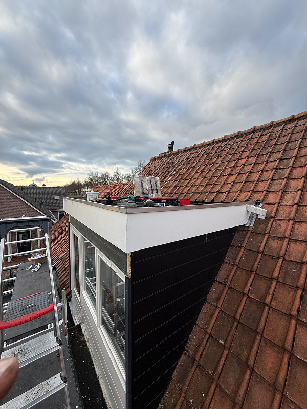 Dakkapel met kunststof boeidelen in Scherpenisse