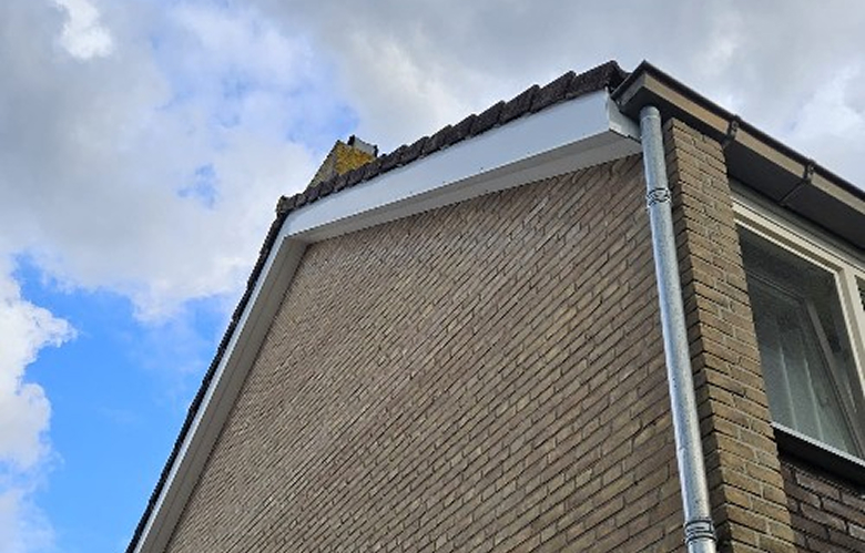 Vervangen dakranden van hardschuim in Etten-Leur