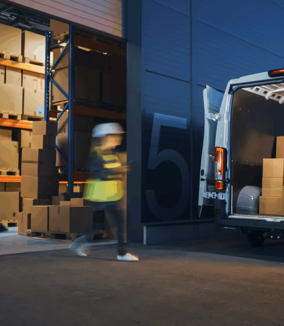 A woman working on the logistic's warehouse