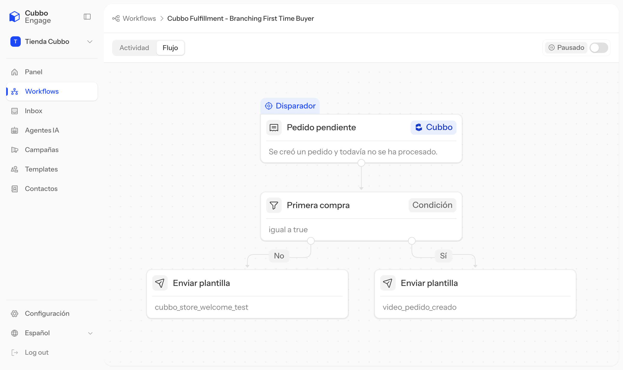 Actual Engage builder with a pending-order trigger, a first-purchase condition and two follow-up templates. Interface shown in Spanish.