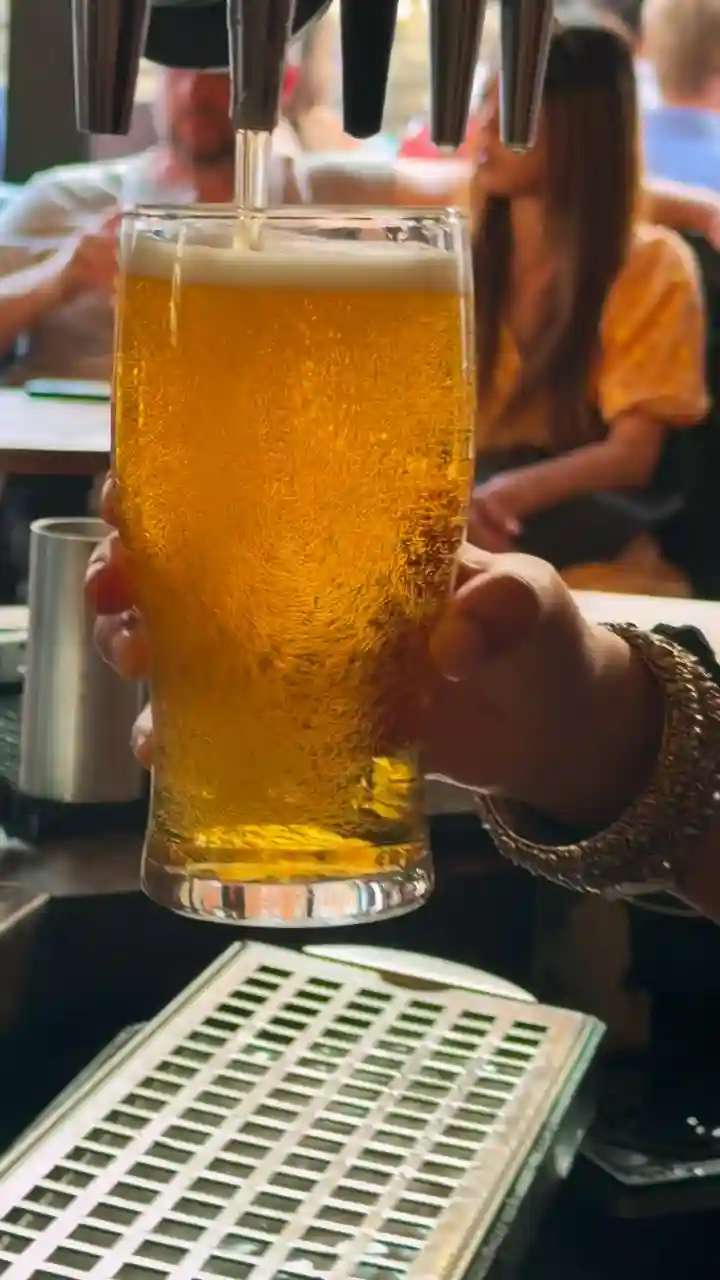 Getting the weekend started early ! Plenty of good beer waiting at the bar 🍻🍻