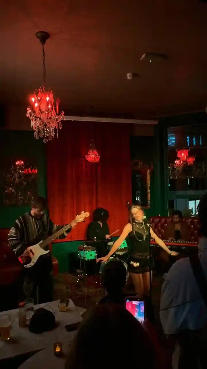 Live music is becoming a regular part of Fridays at Ten Bells. From jazz to indie rock, we’re bringing different bands and sounds into the pub for a proper Friday night!

The next Ten Bells Session is this Friday, with Disco Lizards taking over the pub. Grab a drink, bring your mates and join us for the next one.

Tickets available via the link in bio!