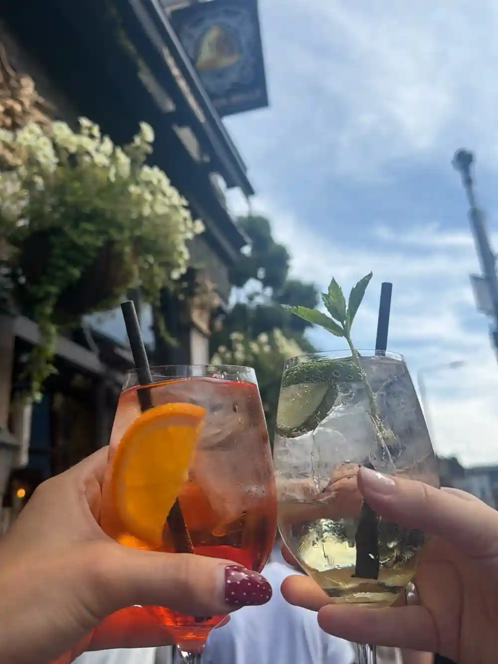 September sunshine calls for one thing: a spritz in hand!☀️

Aperol or Hugo? Your choice