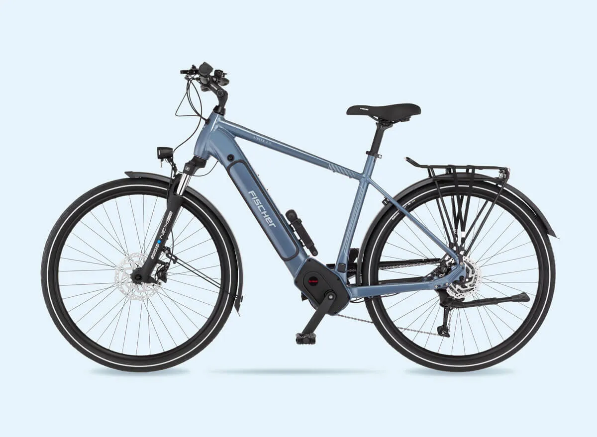 Blaues Fischer Viator-Elektrofahrrad mit hohem Einstieg (Diamant-Rahmen) von links
