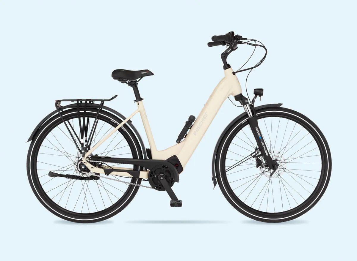 Blaues Fischer Cita-Elektrofahrrad mit tiefem Einstieg (Wave-Rahmen) von rechts