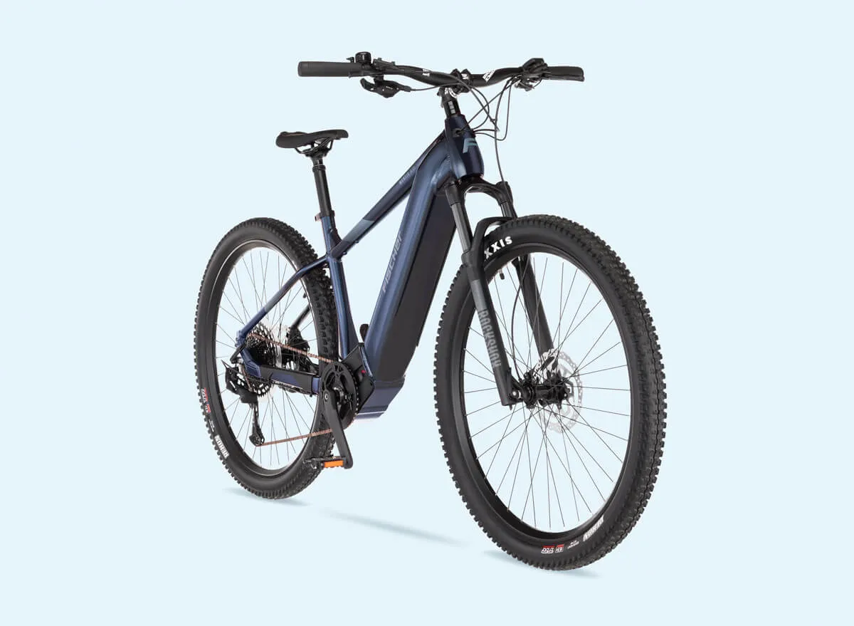 Blaues Fischer Montis-Elektrofahrrad mit hohem Einstieg (Diamant-Rahmen) von schräg rechts