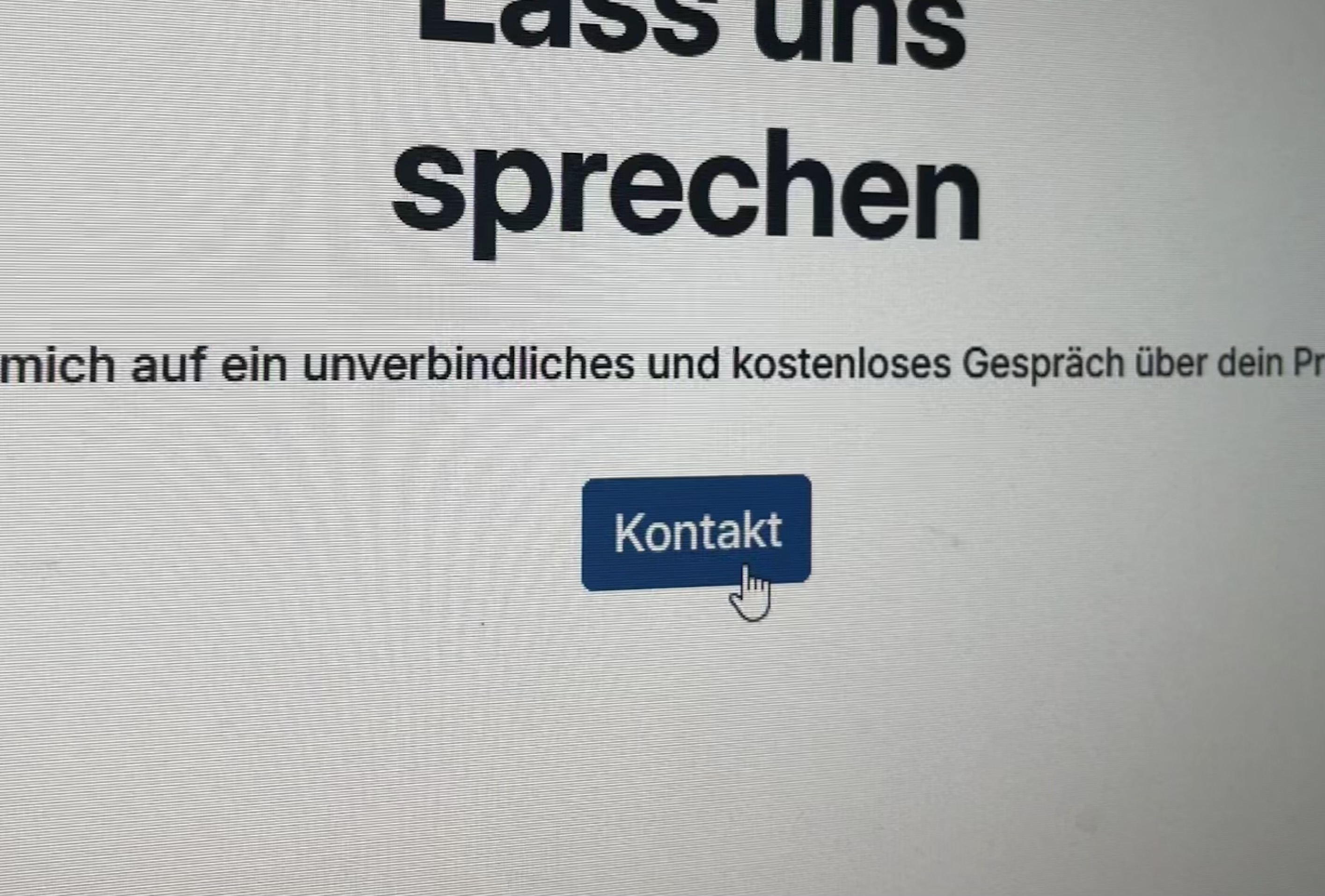 Website section with large text 'Lass uns sprechen' and a blue button labeled 'Kontakt' with a cursor pointer on it.