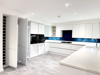 Large kitchen professionally cleaned before tenancy by Tidy Hub